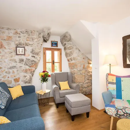 Vikendica Nadia Mit Eigenem Pool By Interhome *